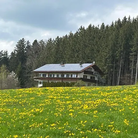 Am Wald * Friesenried